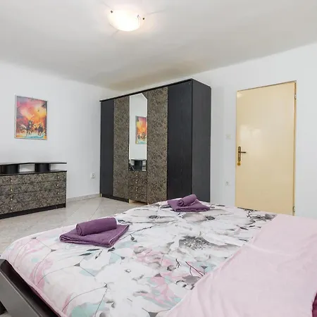 2 Bedroom Cozy In * 沃德年