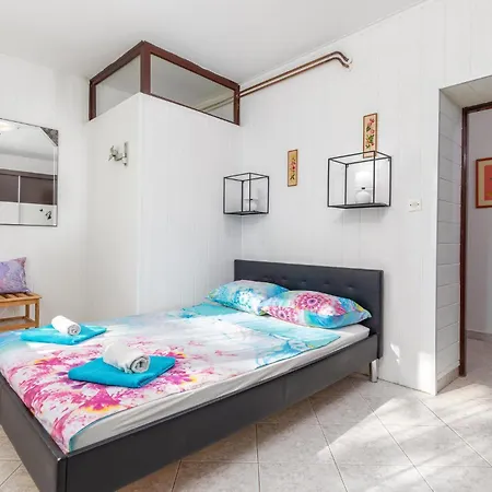 2 Bedroom Awesome In * Vodnjan