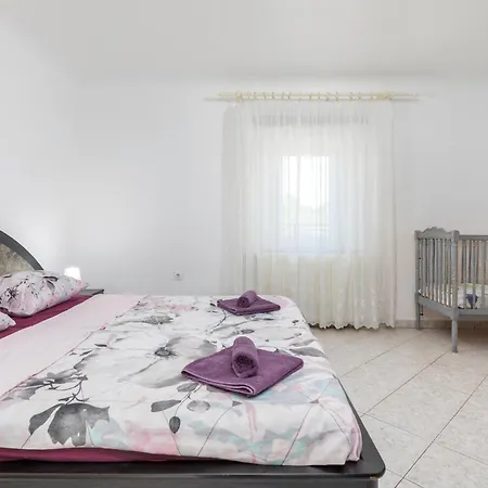 2 Bedroom Cozy In