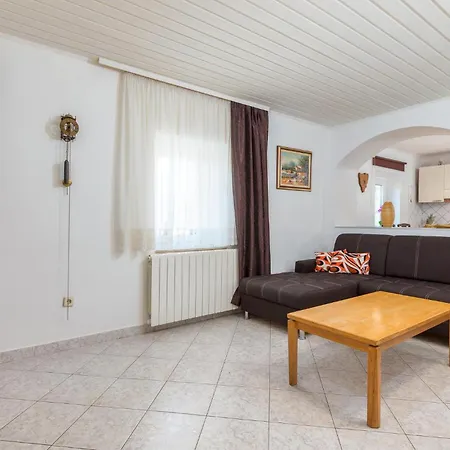 2 Bedroom Awesome In Holiday home Vodnjan