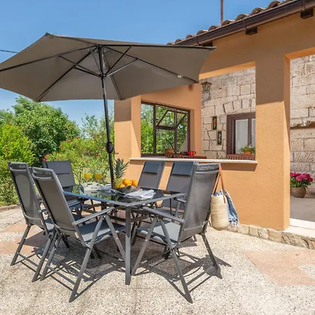 Vikendica 2 Bedroom Cozy In Vodnjan