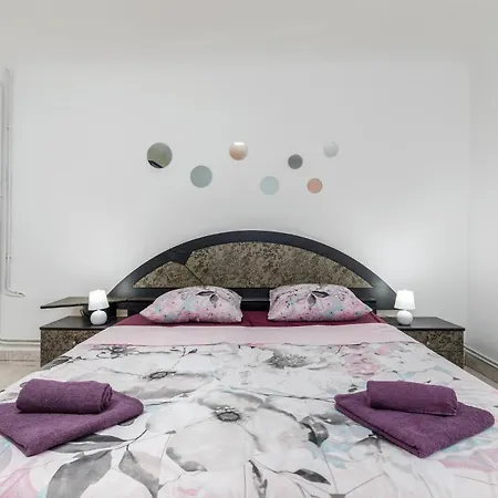2 Bedroom Awesome In Vodnjan
