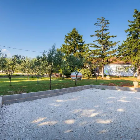 2 Bedroom Awesome In Vodnjan