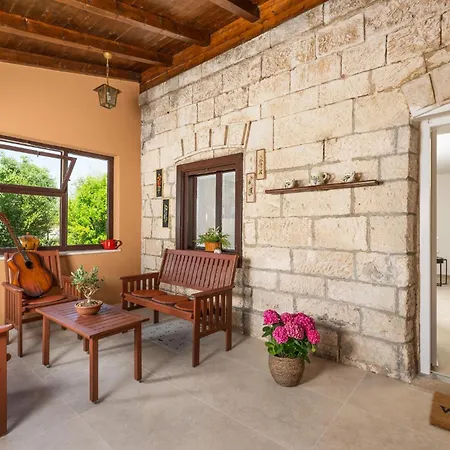 2 Bedroom Cozy In