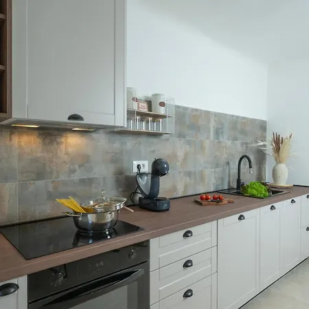 2 Bedroom Cozy In فودنيان
