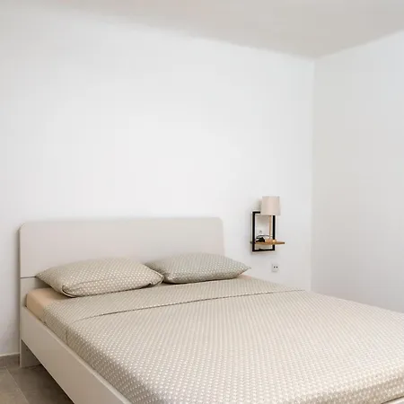 2 Bedroom Cozy In Nyaraló *