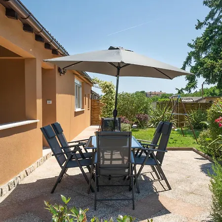 بيت للعطل 2 Bedroom Cozy In *