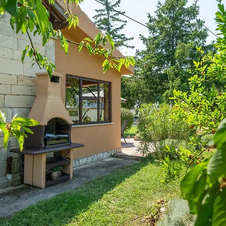 2 Bedroom Cozy In فودنيان