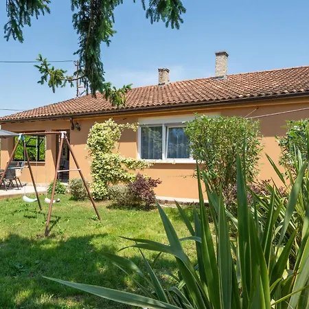 بيت للعطل 2 Bedroom Cozy In
