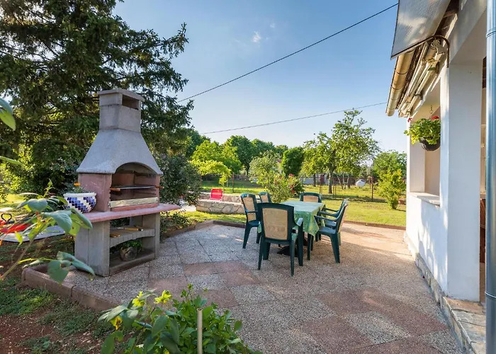 Ferienhaus 2 Bedroom Awesome In Vodnjan