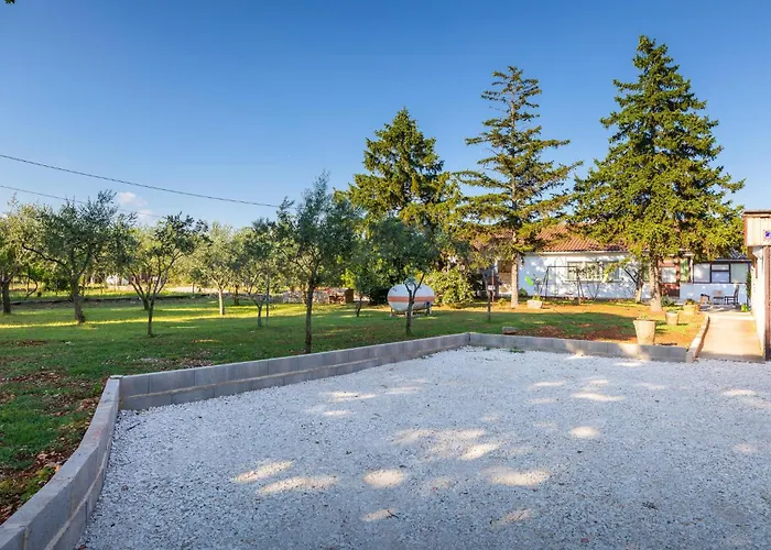 2 Bedroom Awesome In Vodnjan