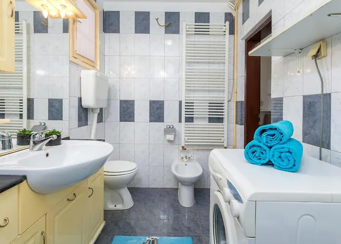 2 Bedroom Awesome In Ferienhaus Vodnjan