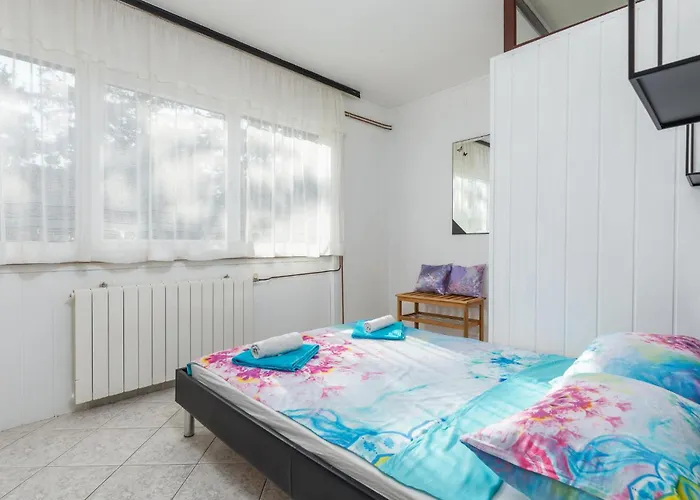 Ferienhaus 2 Bedroom Awesome In Vodnjan